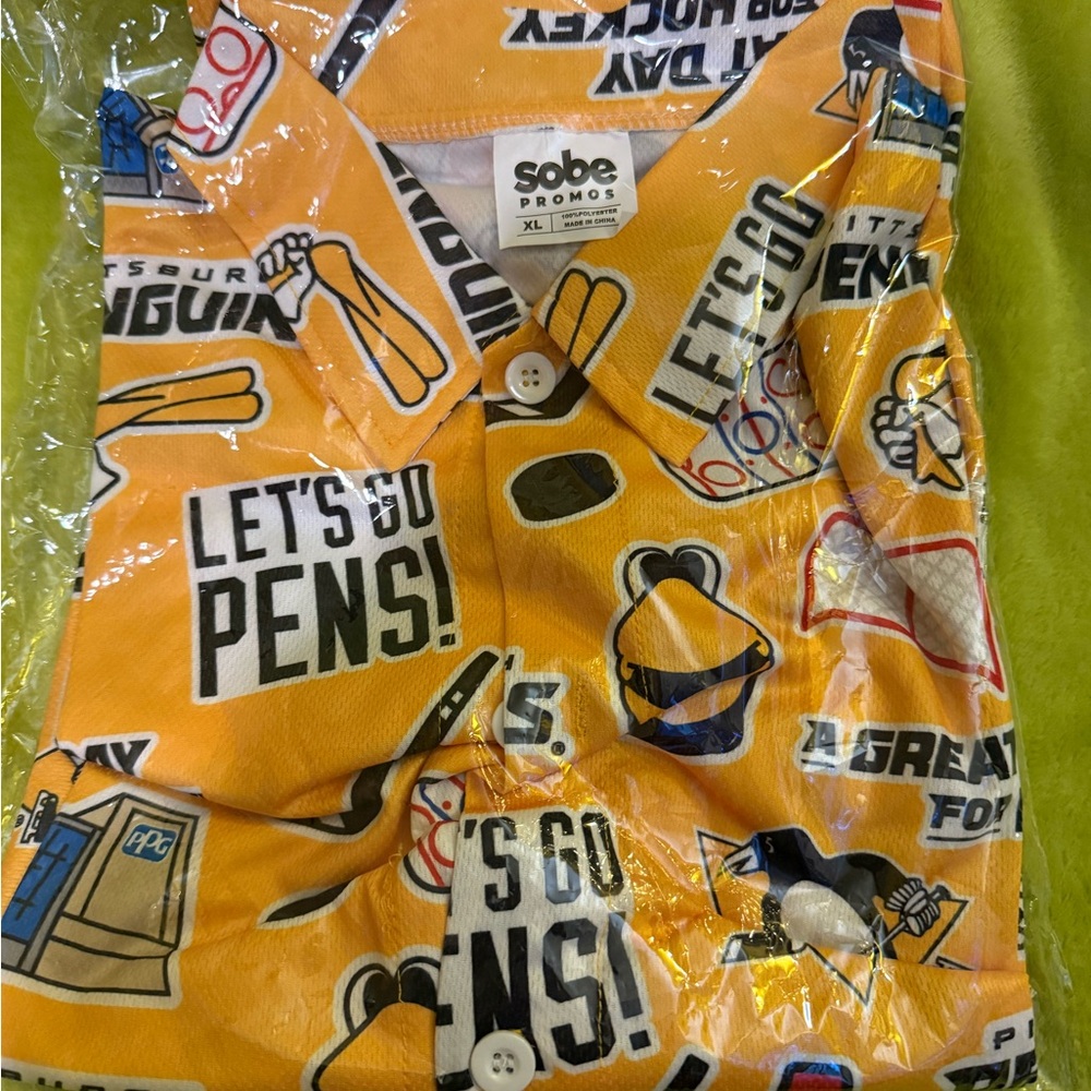 Pittsburgh Penguins Button Up Hawaiian style Shirt XL